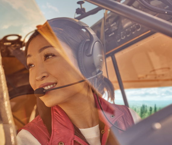 aviation_headset_a30_ga_carboncub_female3quarterscloseup.jpg