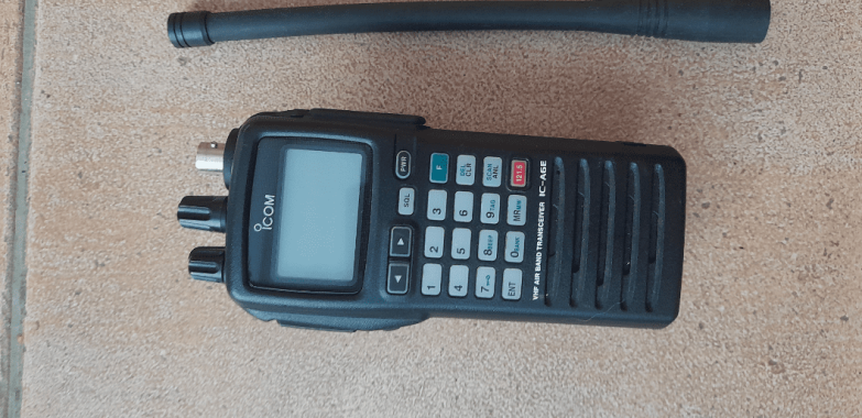 Radio IC-A6E without rechargeable battery