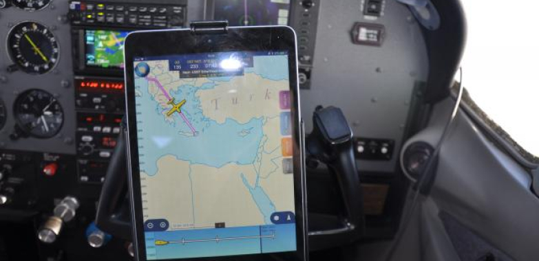 Cessna 182S final one-sixth share for sale, based at Denham.