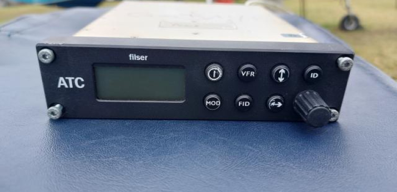 ICOM IC-A220 8.33 Radio/Funkwerk Mode S Transponder TRT800A