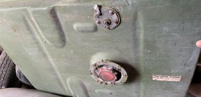 Cessna 172 Fuel tanks and wing