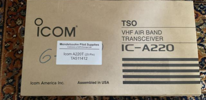 8.33 radio Icom 220T