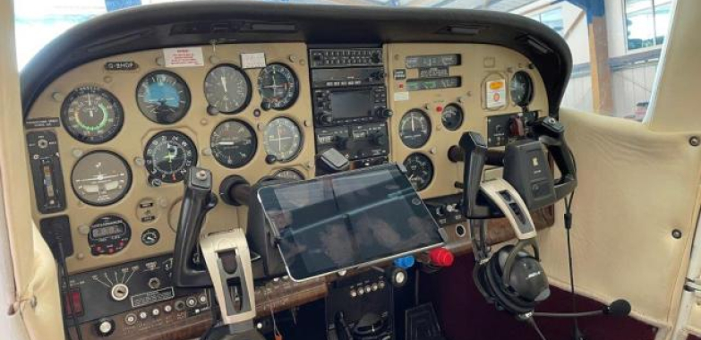 CESSNA F182Q (SKYLANE)